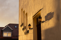 KF-Fassade-im-Abendlicht