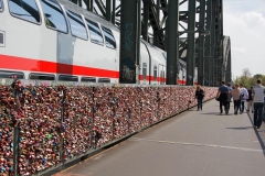 Hohenzollernbrücke-in-Köln